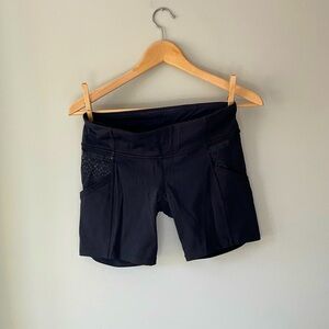Lululemon size 6 black bubble biker cycling shorts